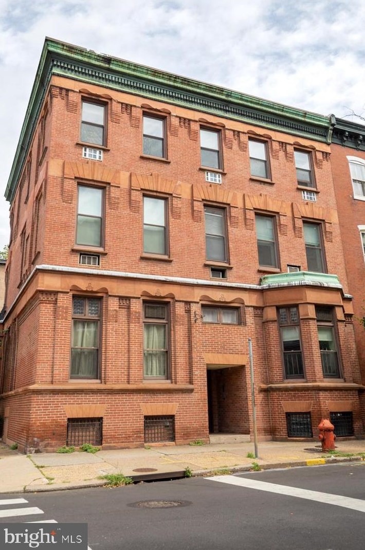 2137 Spruce St, Philadelphia PA  19103-4851 exterior