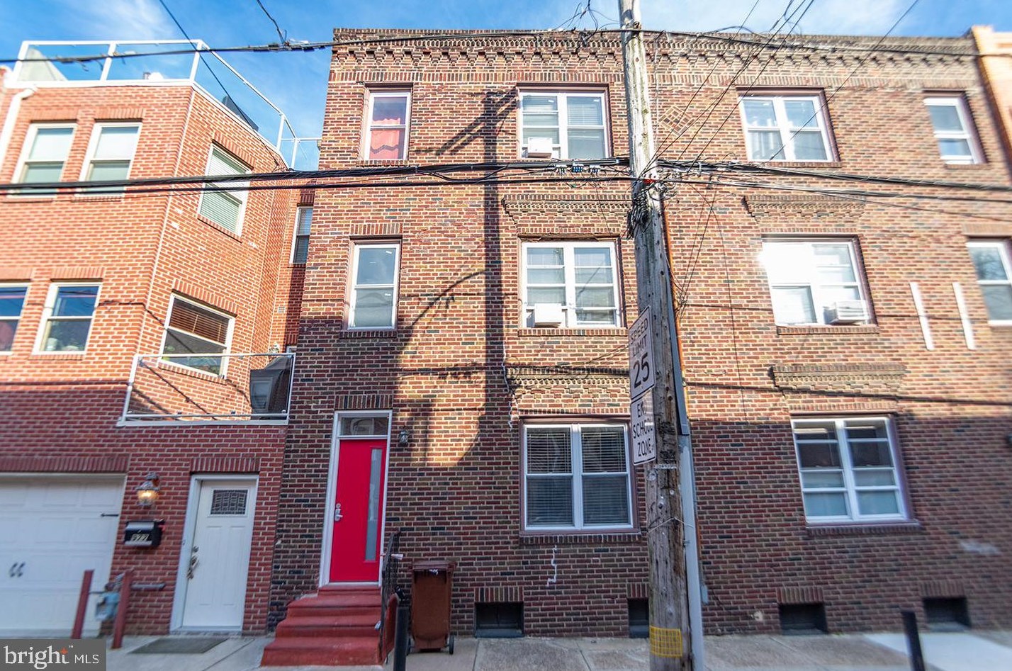 975 Lawrence St, Philadelphia PA  19123-1439 exterior