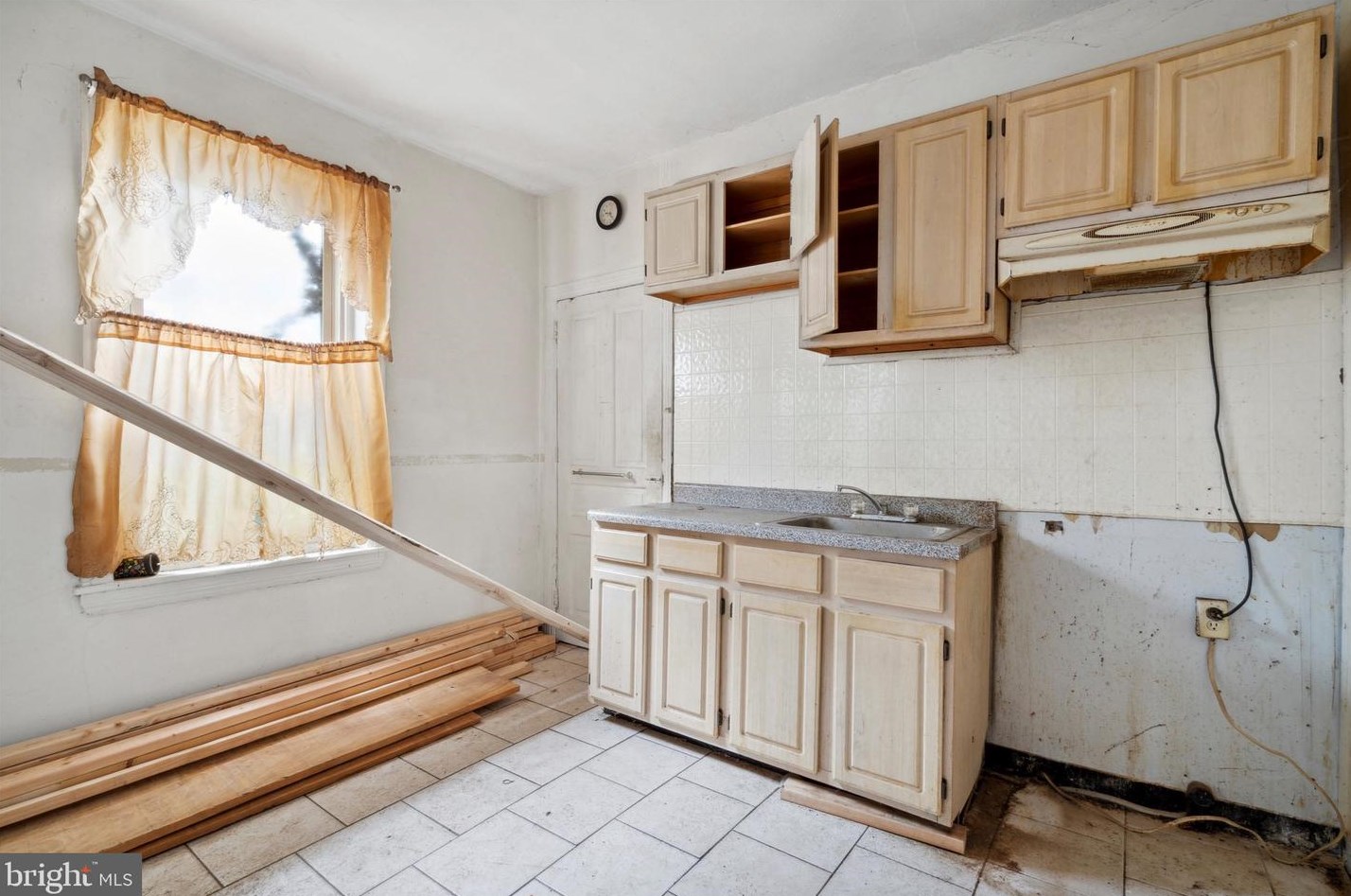 3029 Susquehanna Ave, Philadelphia PA  19121-1122 exterior