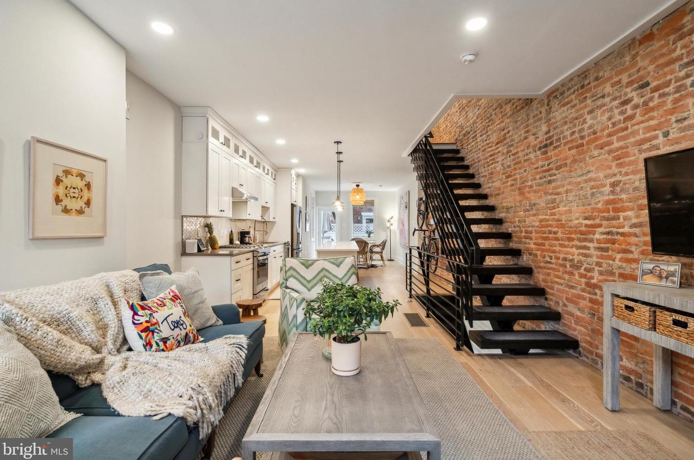 1010 Moyamensing Ave, Philadelphia PA  19147-4231 exterior