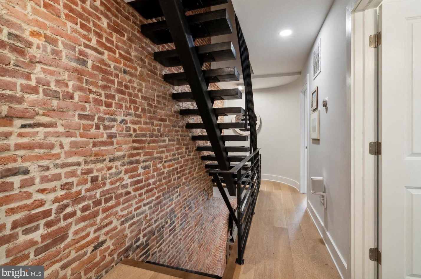 1010 Moyamensing Ave, Philadelphia PA  19147-4231 exterior