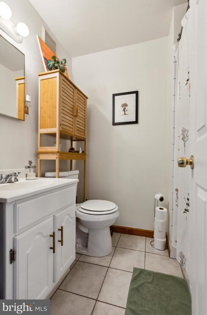 3339 Indian Queen Ln, Philadelphia PA 19129-1522 exterior