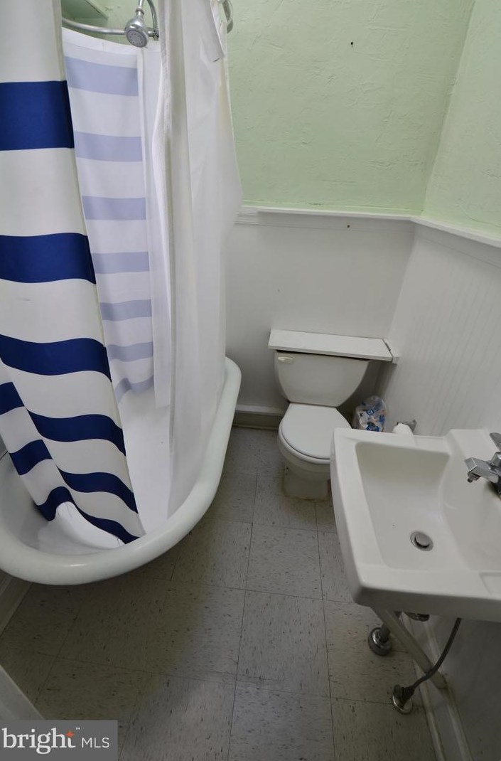 3505 Indian Queen Ln, Philadelphia PA 19129-1522 exterior