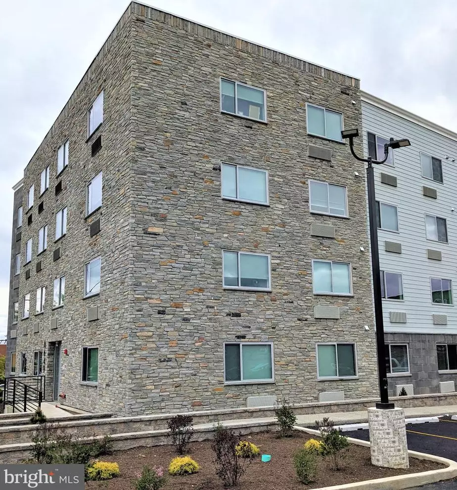 6649 Ridge Ave, Philadelphia PA  19128-2428 exterior