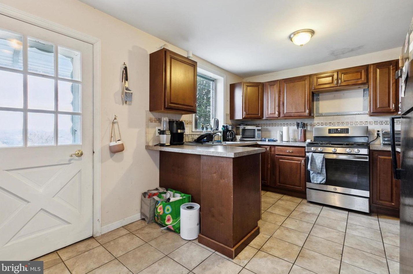 223 Wendover St, Philadelphia PA  19128-5041 exterior