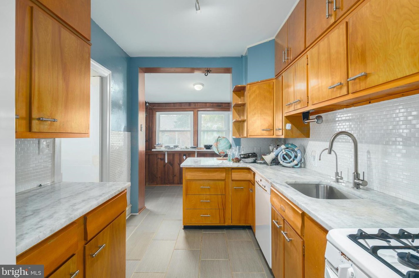 627 Kingsley St, Philadelphia PA 19128-3604 exterior