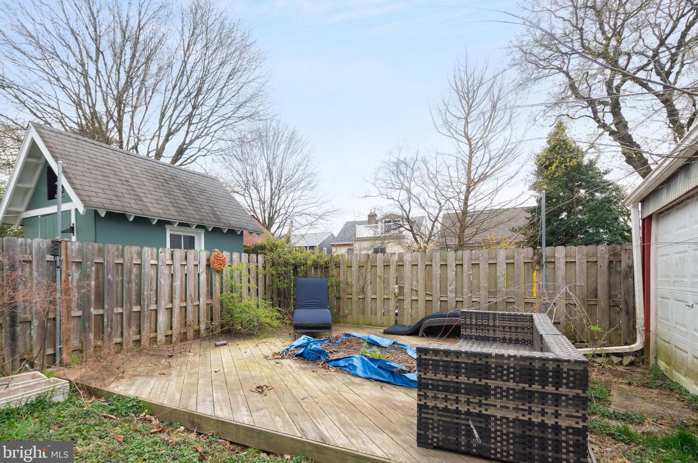 627 Kingsley St, Philadelphia PA 19128-3604 exterior