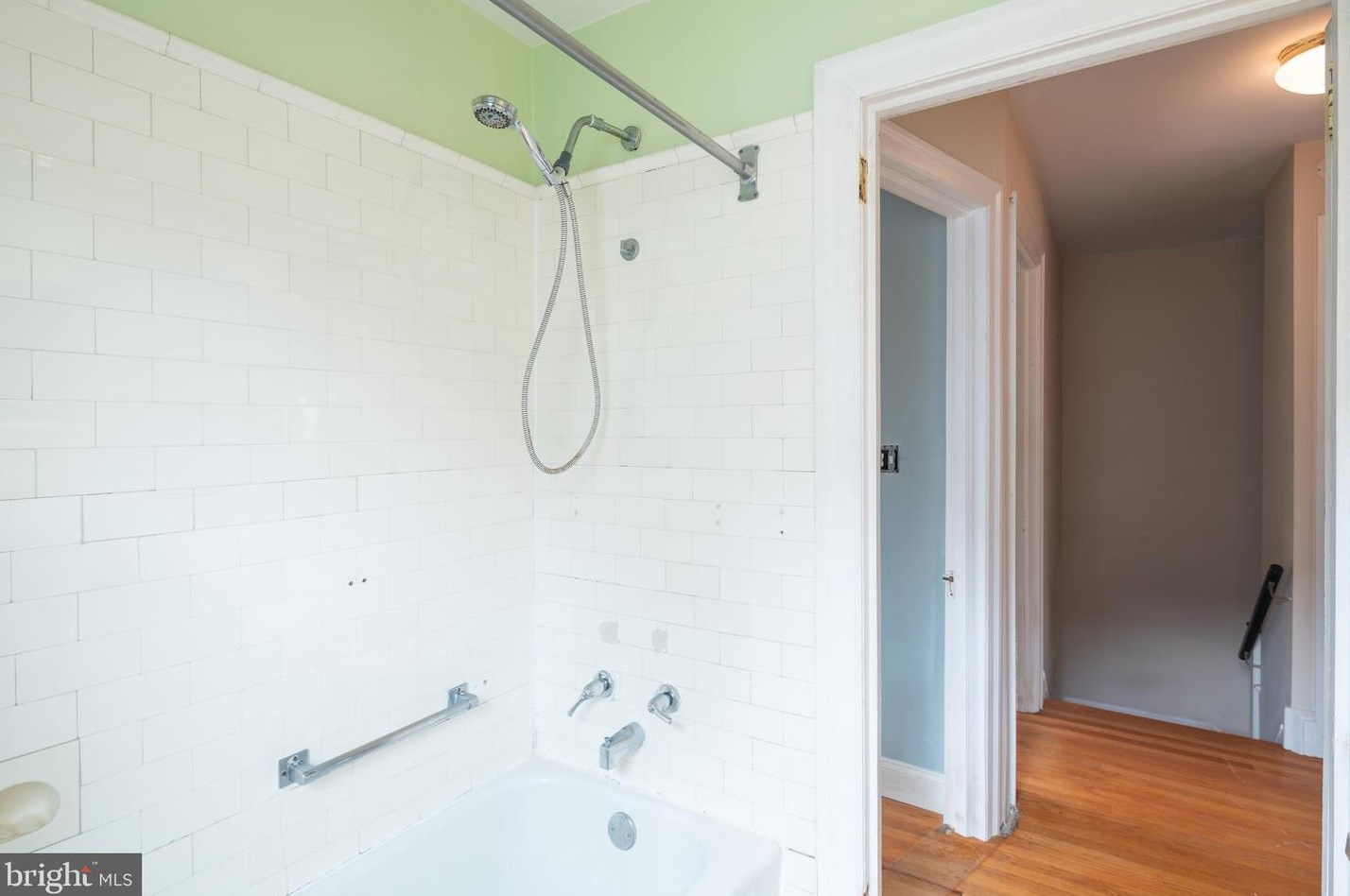 627 Kingsley St, Philadelphia PA 19128-3604 exterior