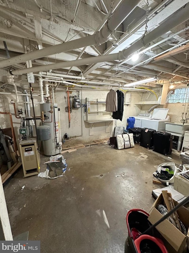 627 Kingsley St, Philadelphia PA 19128-3604 exterior