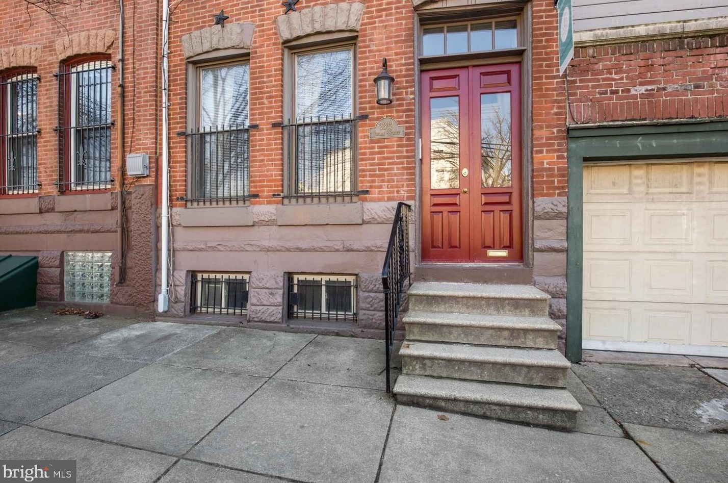 2332 Poplar St, Philadelphia PA  19130-1335 exterior
