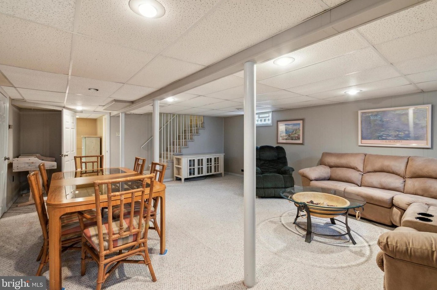 8715 Macon St, Philadelphia PA 19152-1408 exterior