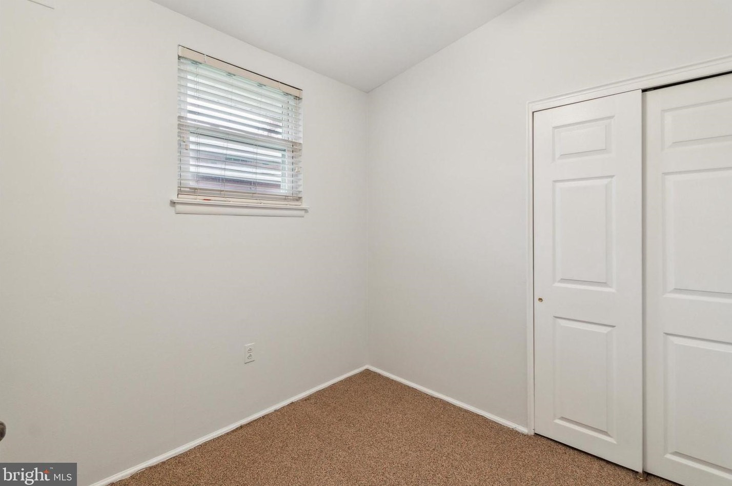 8715 Macon St, Philadelphia PA 19152-1408 exterior