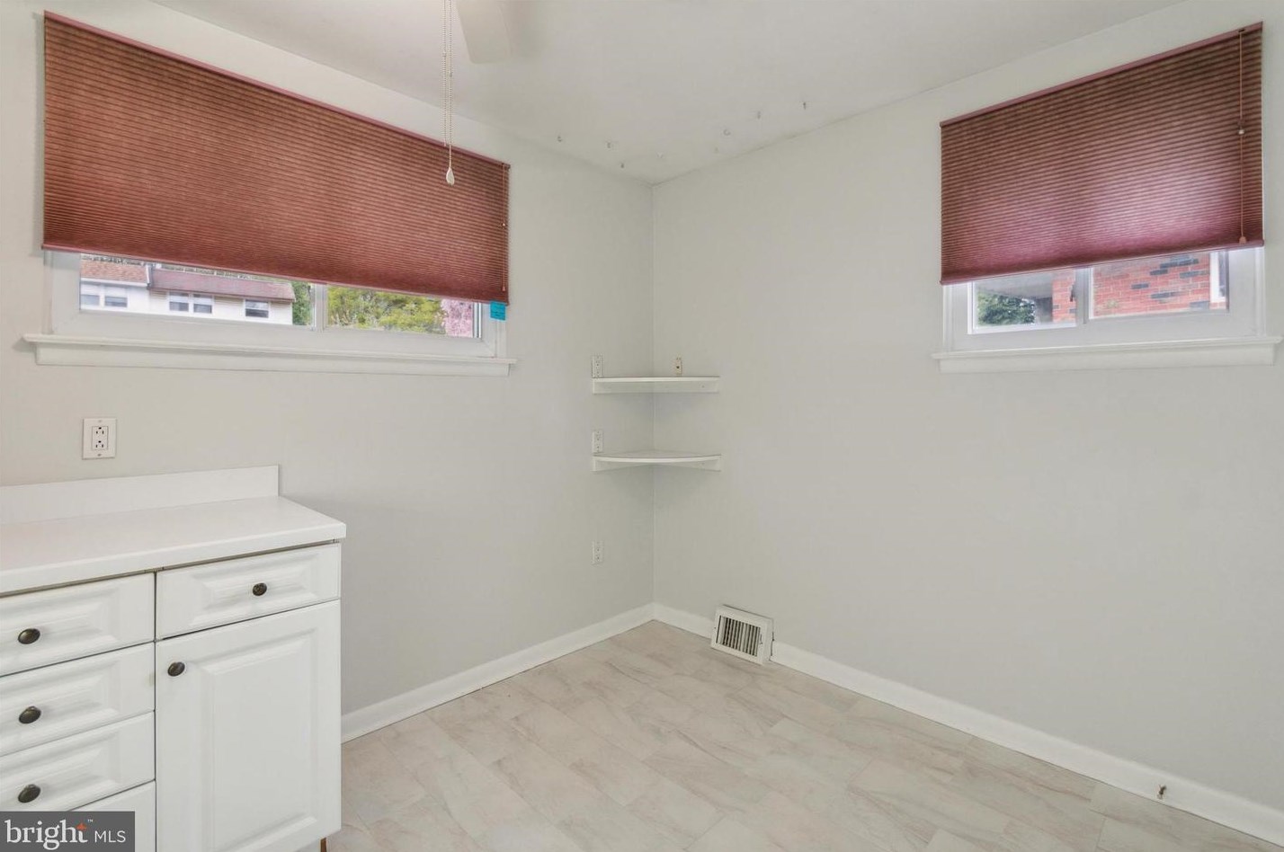 8715 Macon St, Philadelphia PA 19152-1408 exterior