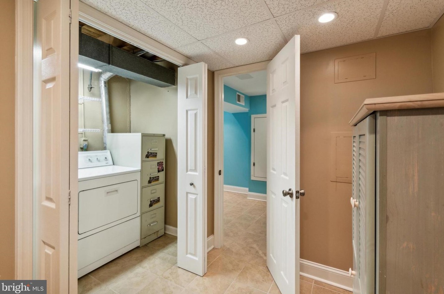 8715 Macon St, Philadelphia PA 19152-1408 exterior