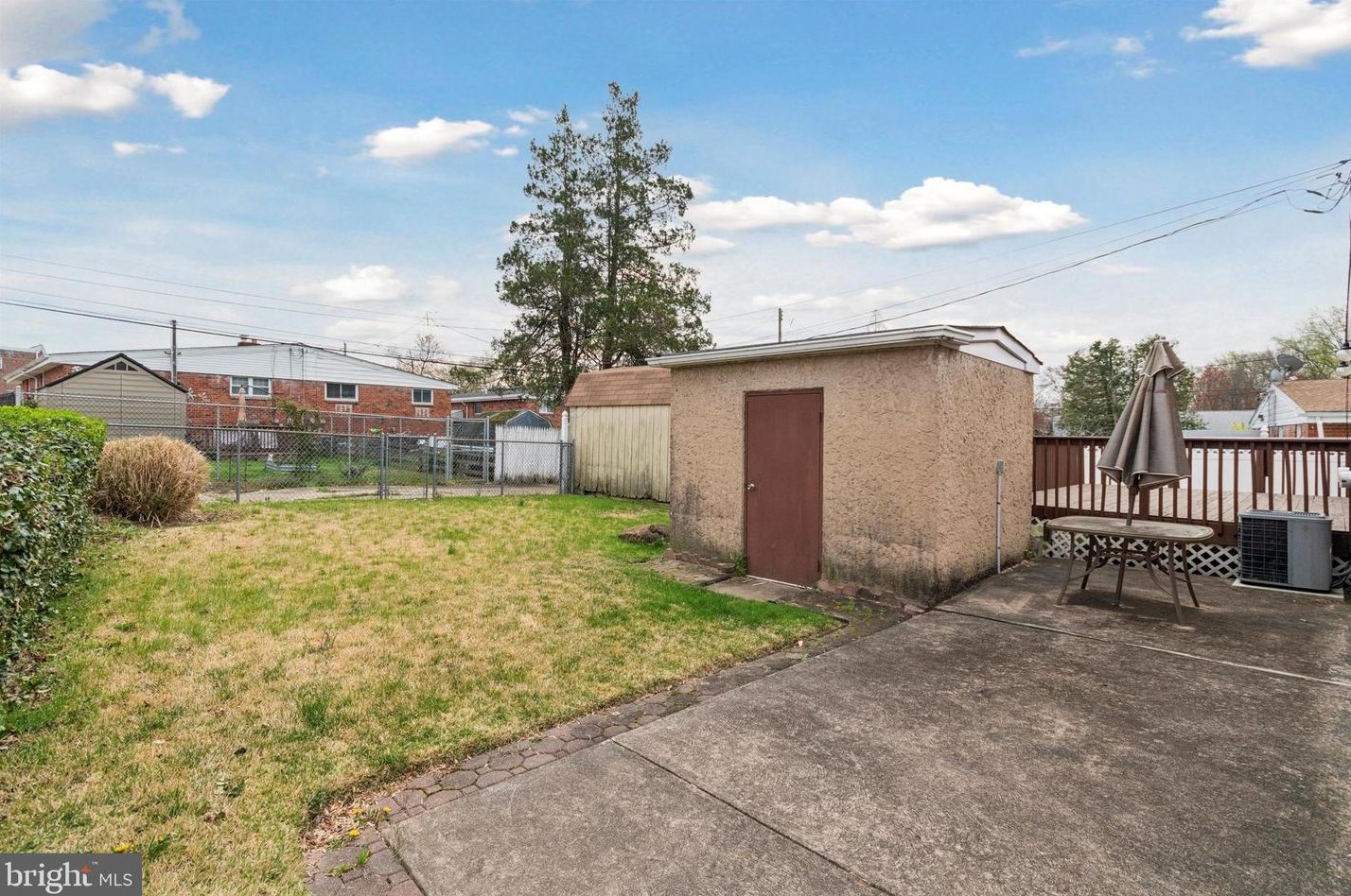 8715 Macon St, Philadelphia PA 19152-1408 exterior