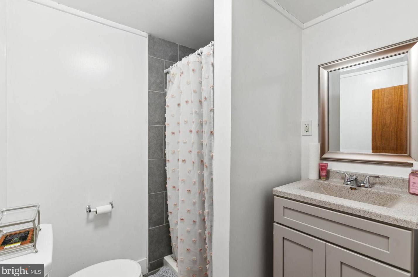 1716 Lindenwood St, Philadelphia PA 19139-2642 exterior