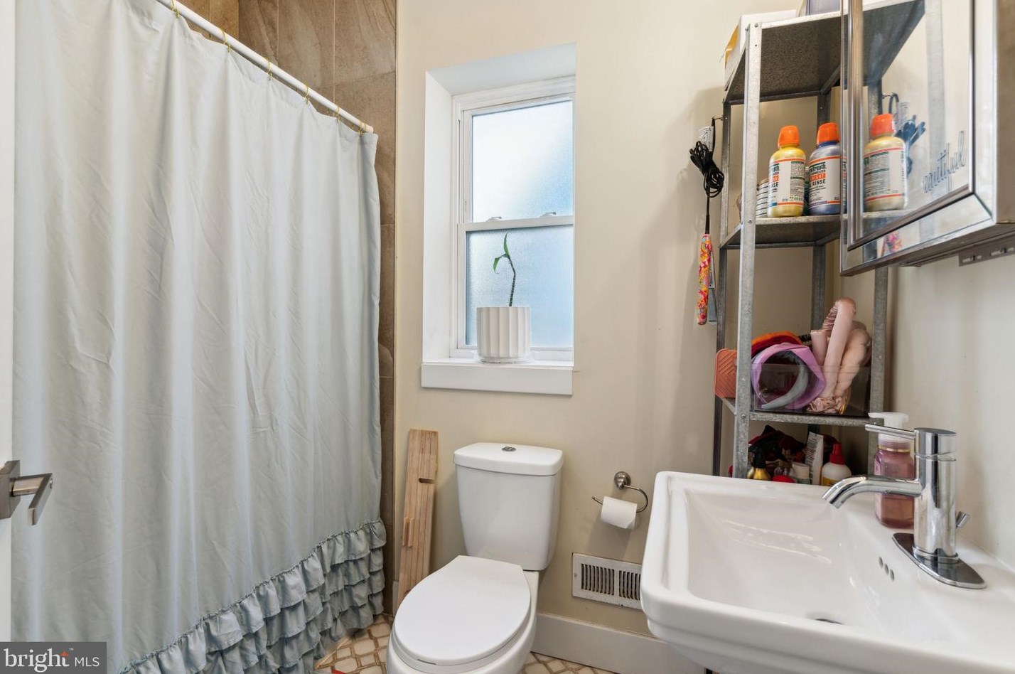 1716 Lindenwood St, Philadelphia PA 19139-2642 exterior