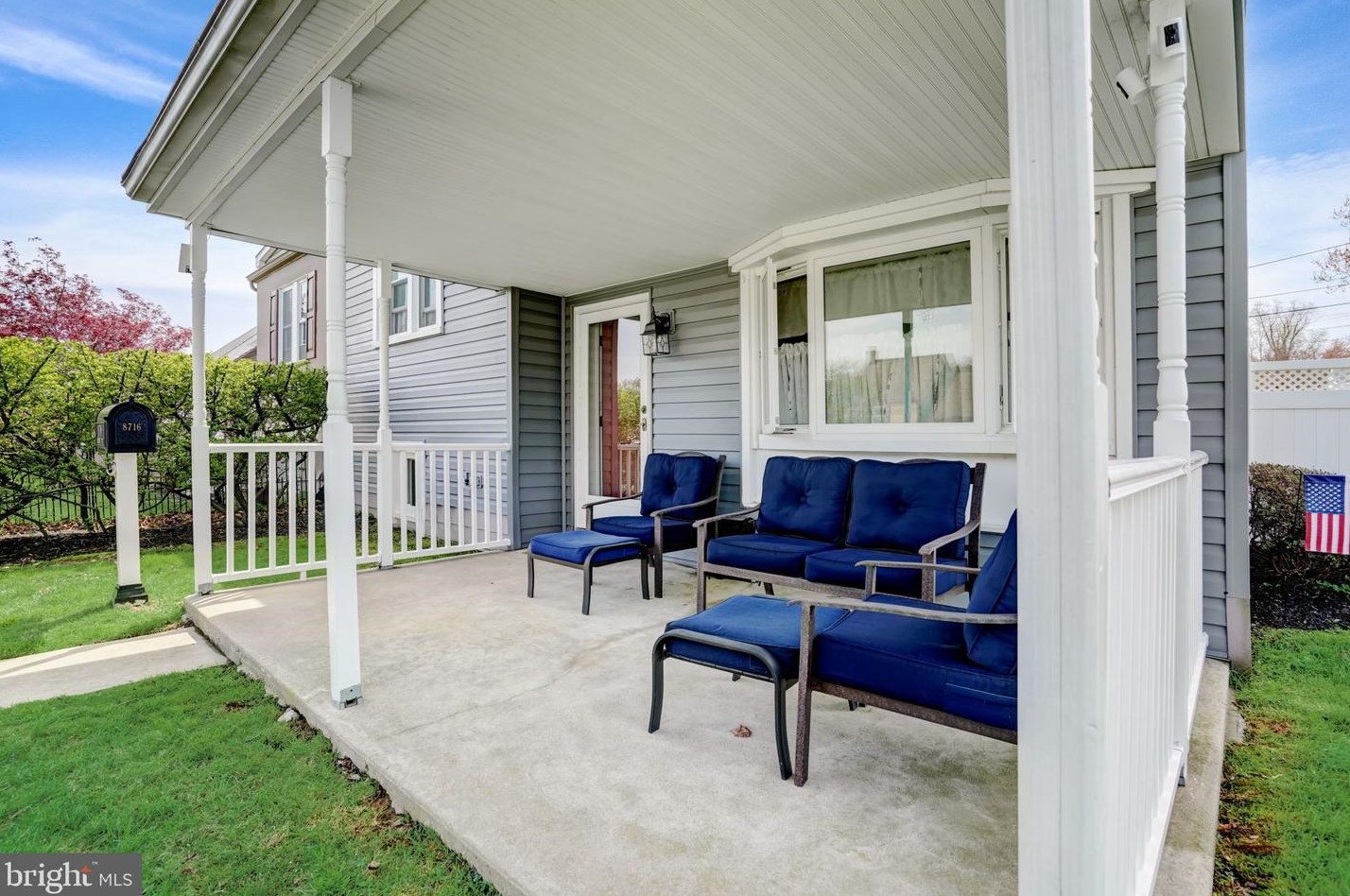 8716 Sagamore Rd, Philadelphia PA 19128-1119 exterior