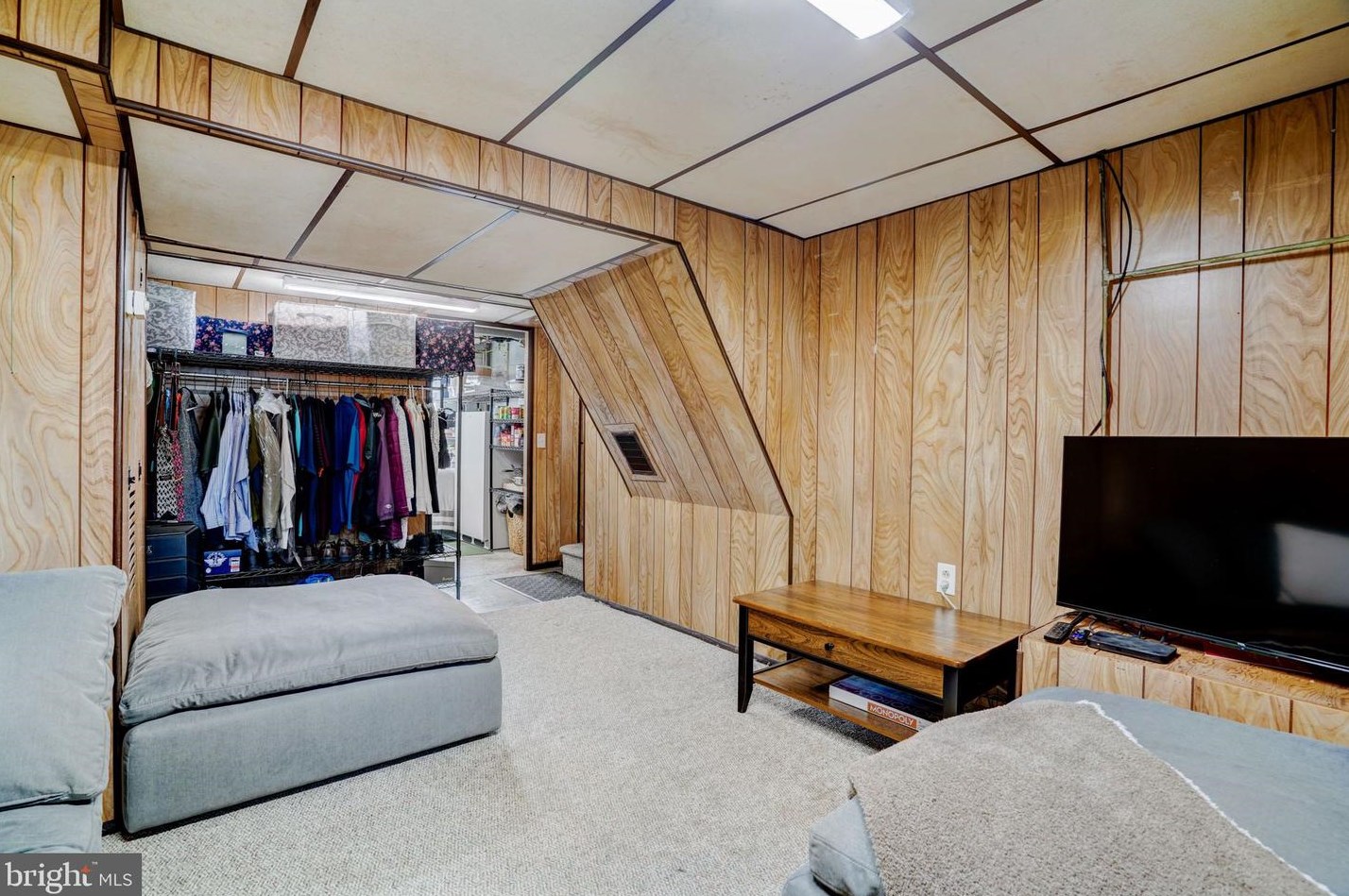 8716 Sagamore Rd, Philadelphia PA 19128-1119 exterior