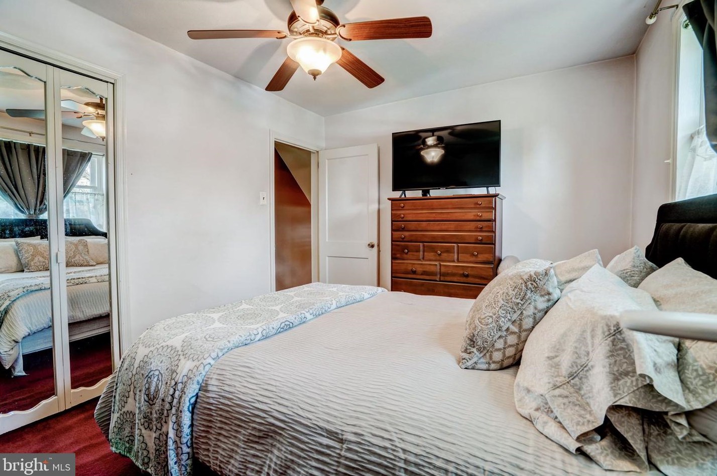 8716 Sagamore Rd, Philadelphia PA 19128-1119 exterior