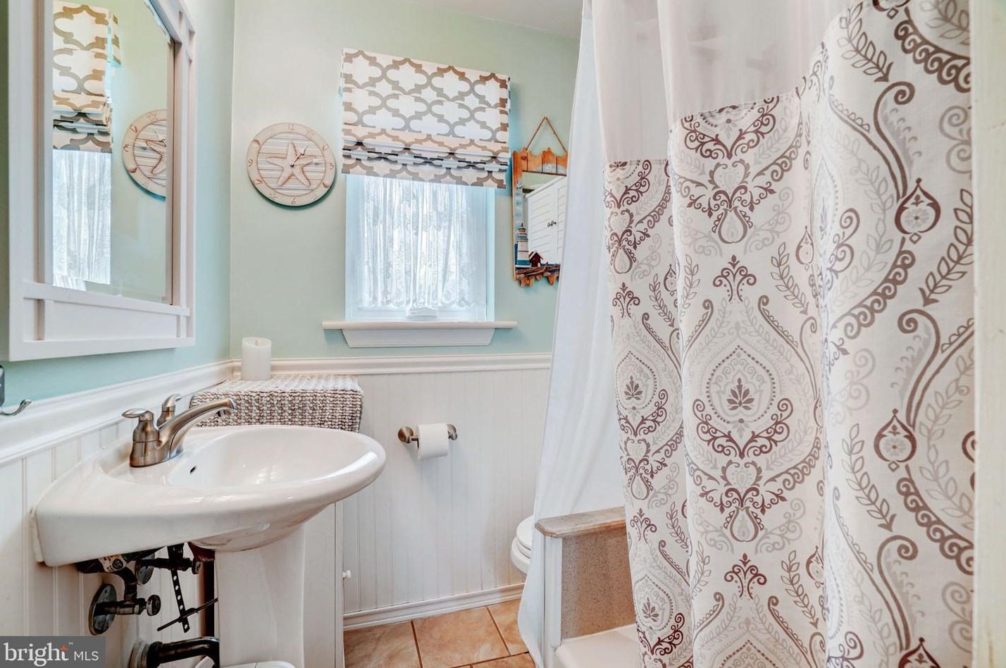 8716 Sagamore Rd, Philadelphia PA 19128-1119 exterior