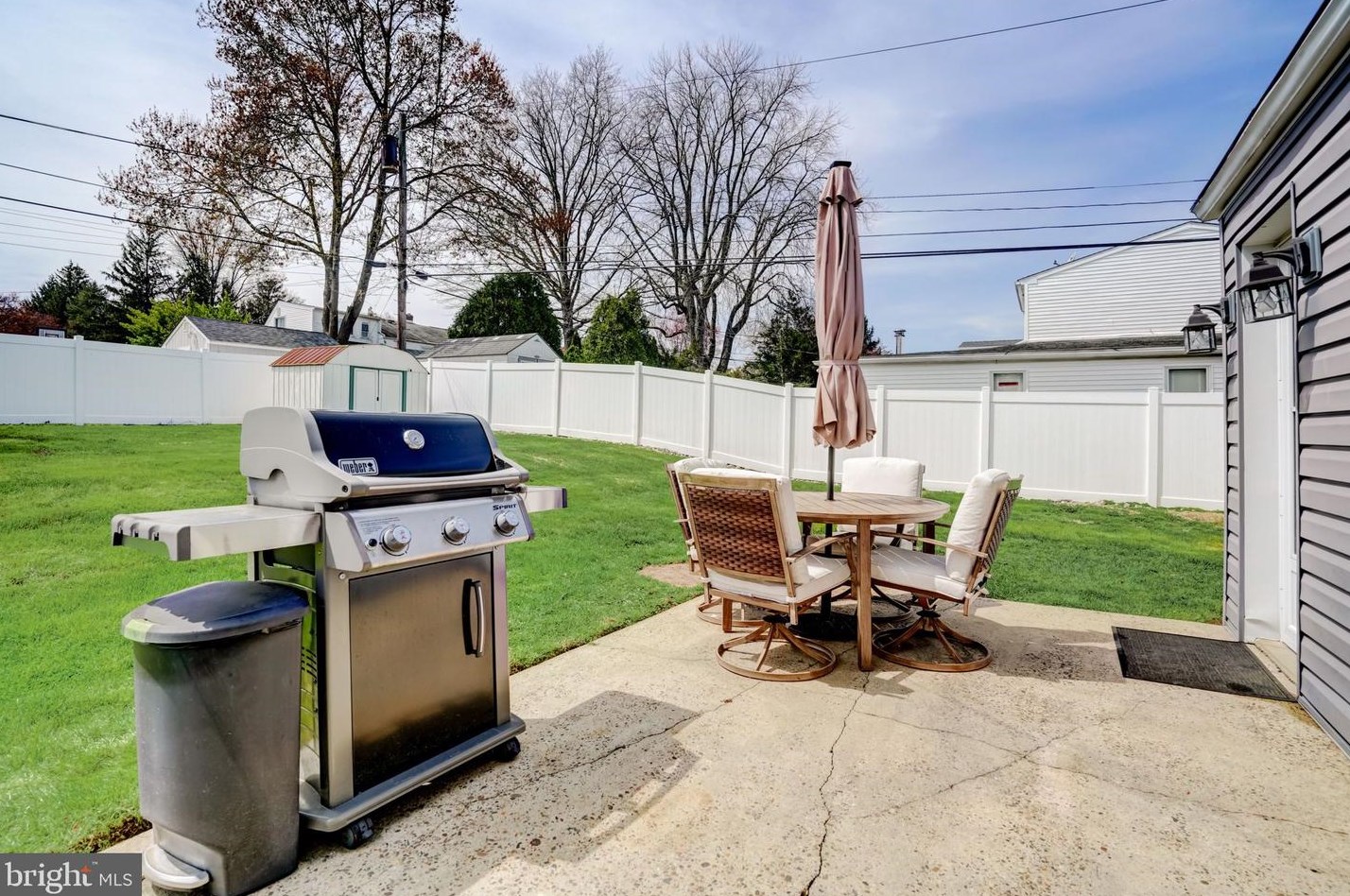 8716 Sagamore Rd, Philadelphia PA 19128-1119 exterior