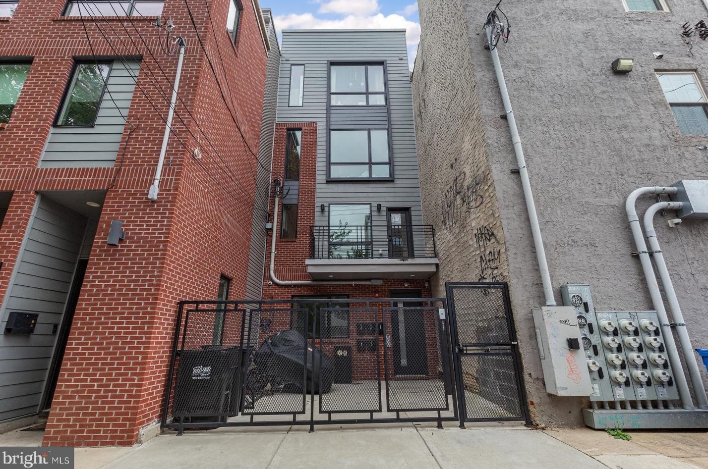 2212 Front St, Philadelphia PA  19133-0034 exterior