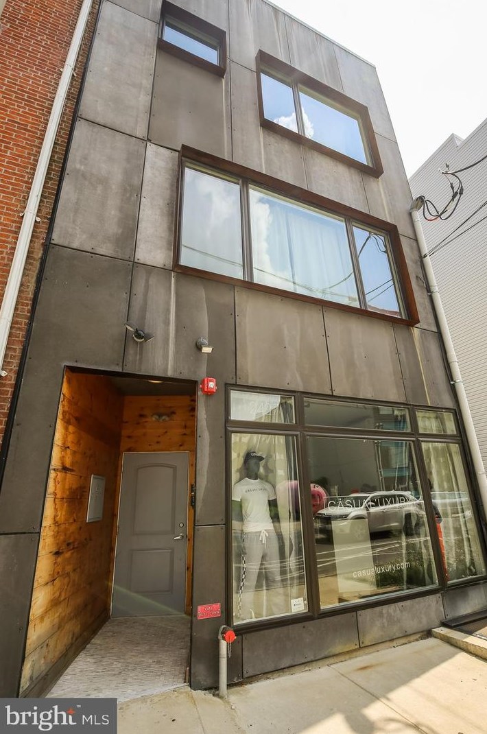 2427 Frankford Ave, Philadelphia PA  19125-1611 exterior