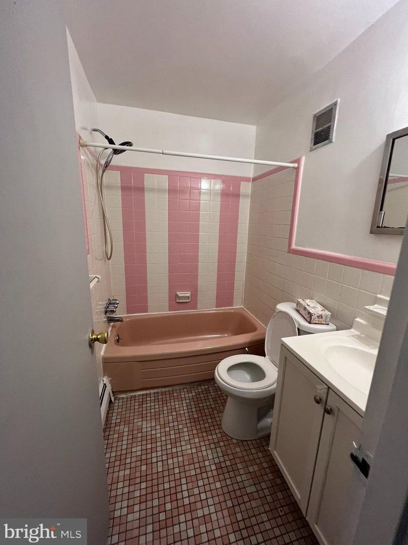 549 Fanshawe St, Philadelphia PA 19111-4646 exterior