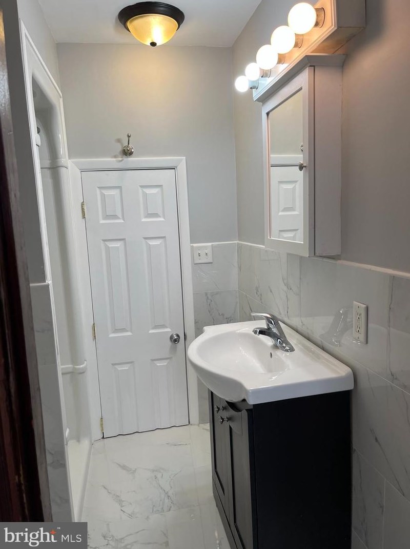 158 Salaignac St, Philadelphia PA  19128-5210 exterior