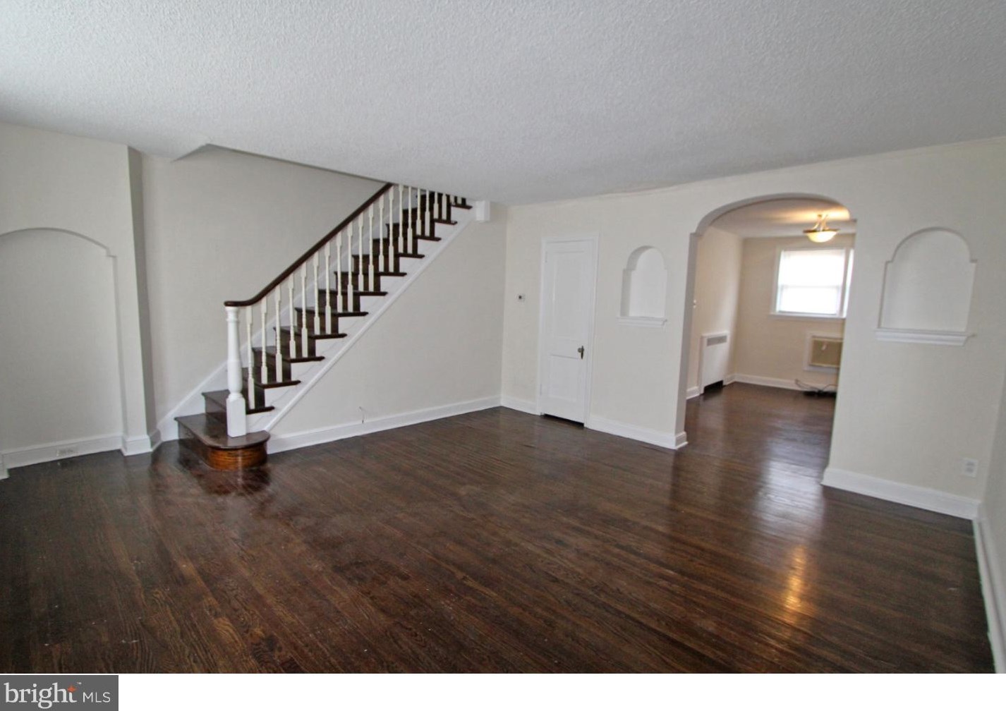 350 Vernon Rd, Philadelphia PA  19119-1948 exterior