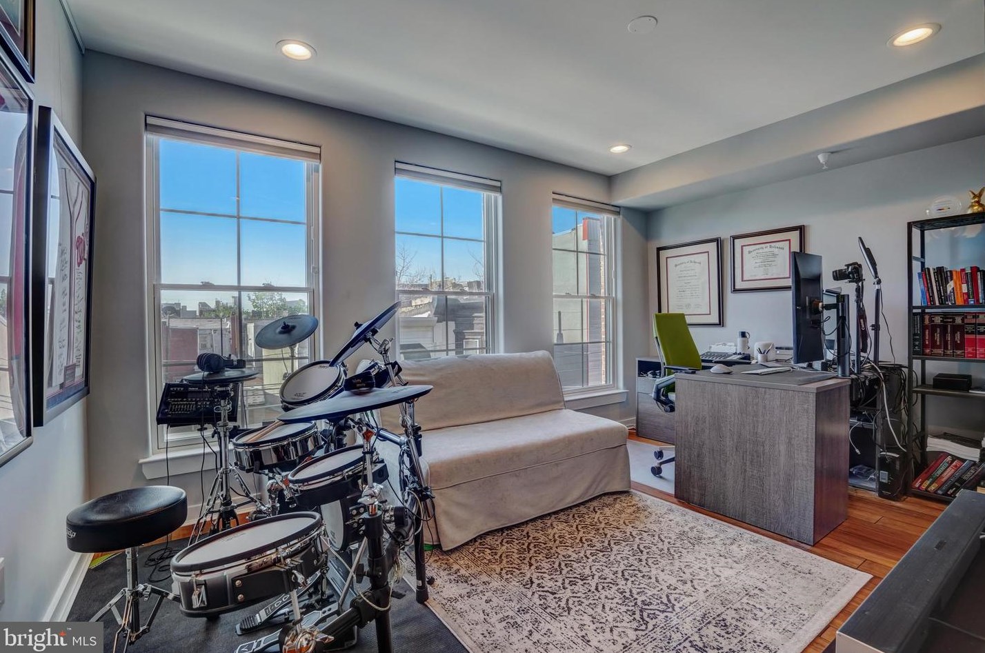 637 Mcclellan St, Philadelphia PA  19148-1710 exterior