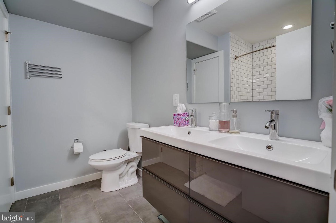 637 Mcclellan St, Philadelphia PA  19148-1710 exterior