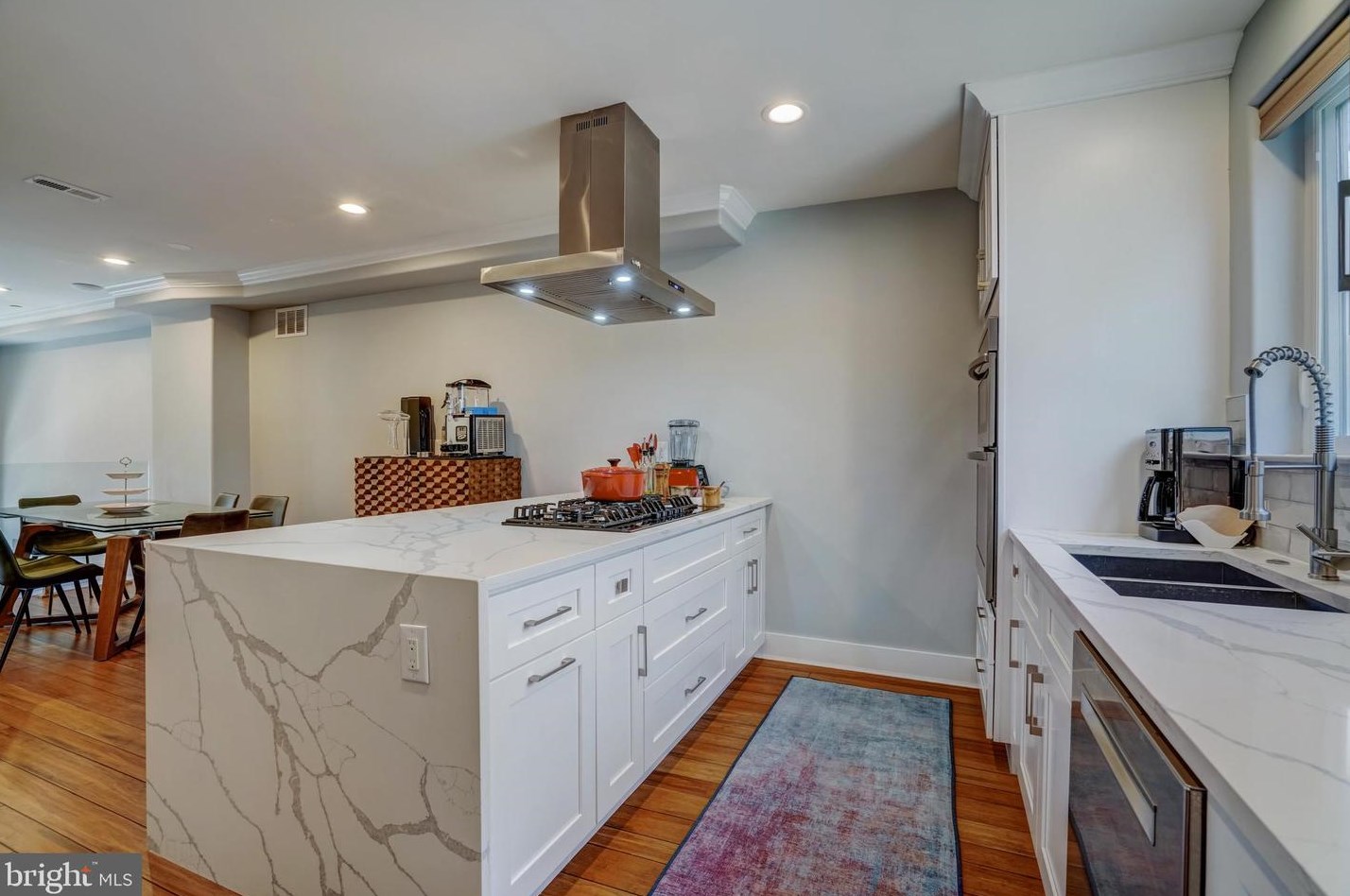 637 Mcclellan St, Philadelphia PA  19148-1710 exterior