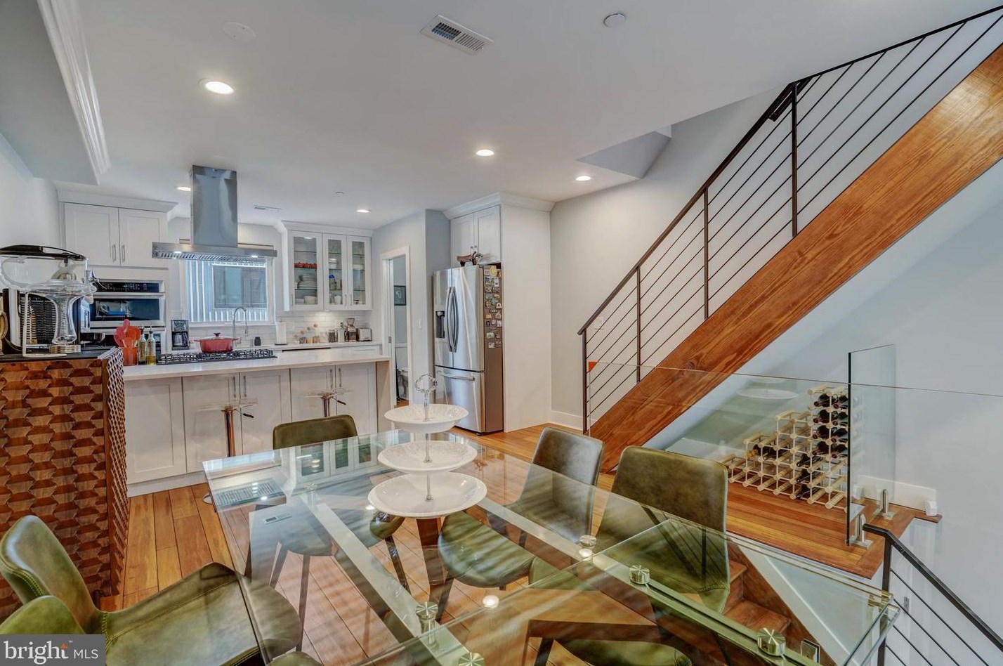 637 Mcclellan St, Philadelphia PA  19148-1710 exterior