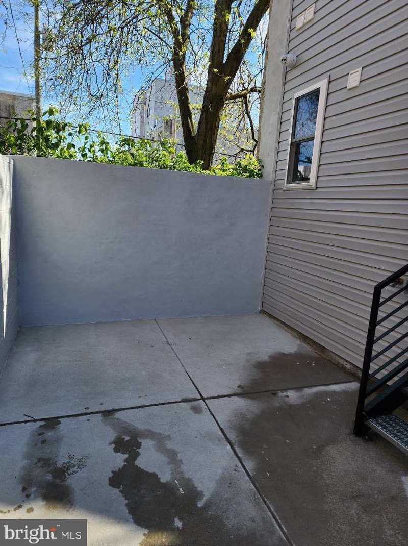 1345 32nd St, Philadelphia PA 19121-0044 exterior