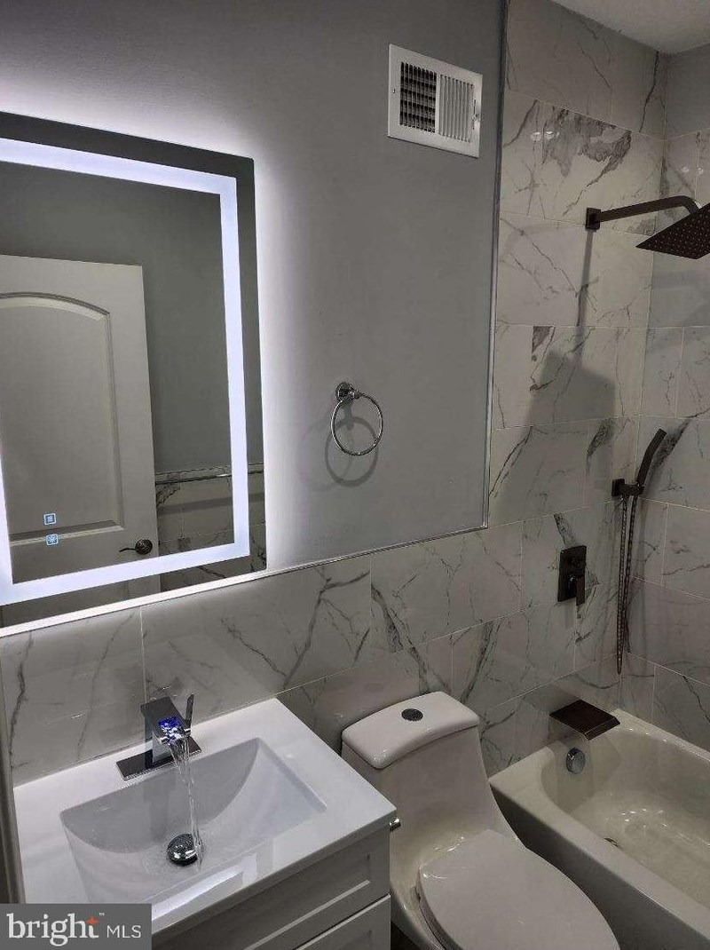 1345 32nd St, Philadelphia PA 19121-0044 exterior