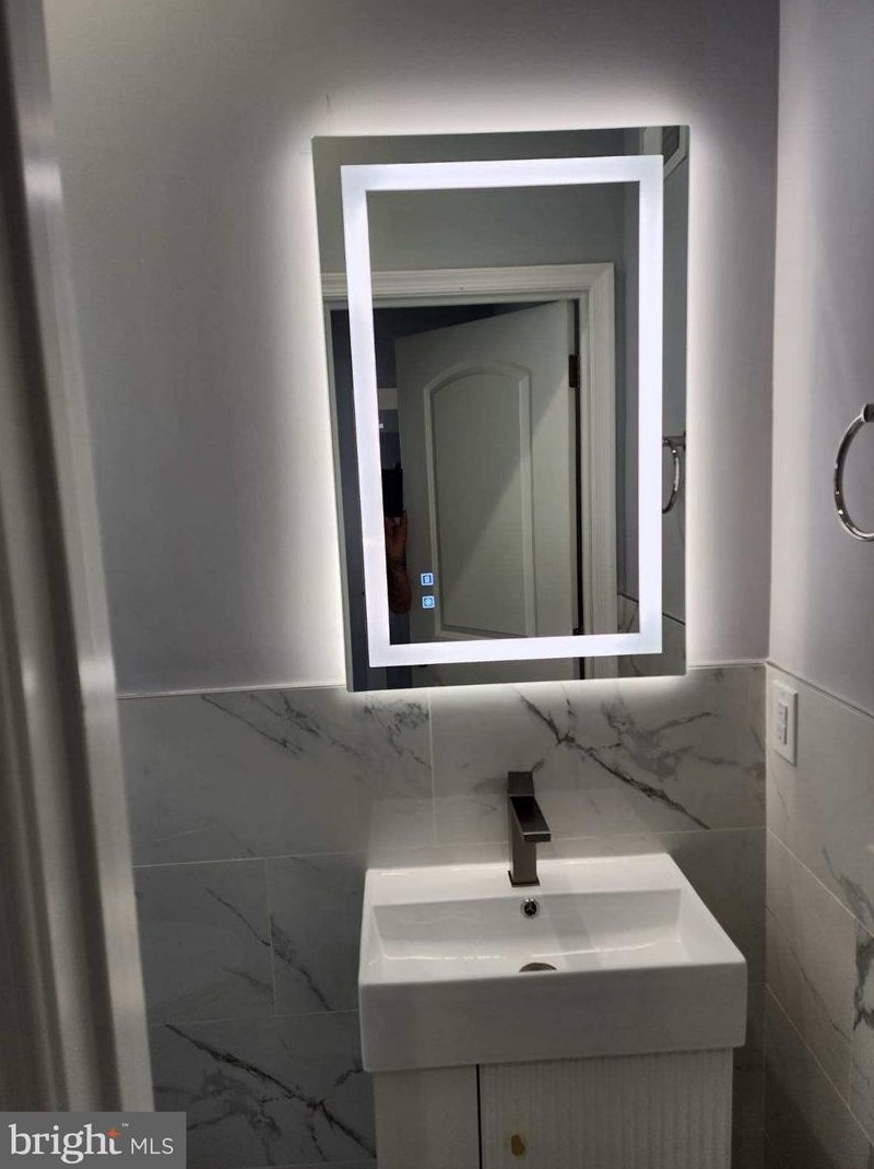 1345 32nd St, Philadelphia PA 19121-0044 exterior