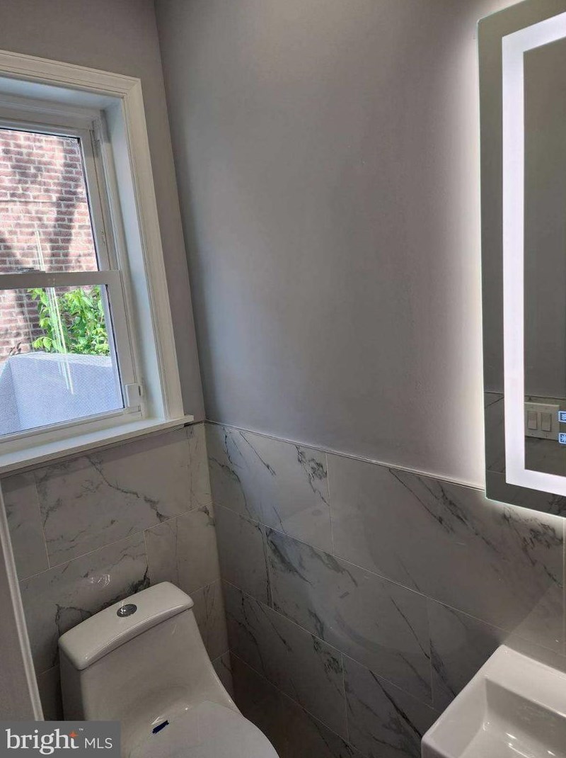 1345 32nd St, Philadelphia PA 19121-0044 exterior