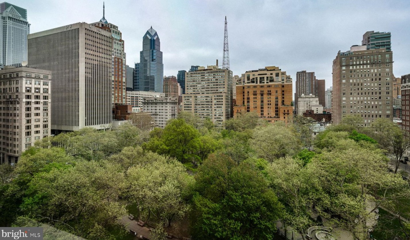 220 Rittenhouse Sq, Philadelphia PA 19103-5709 exterior