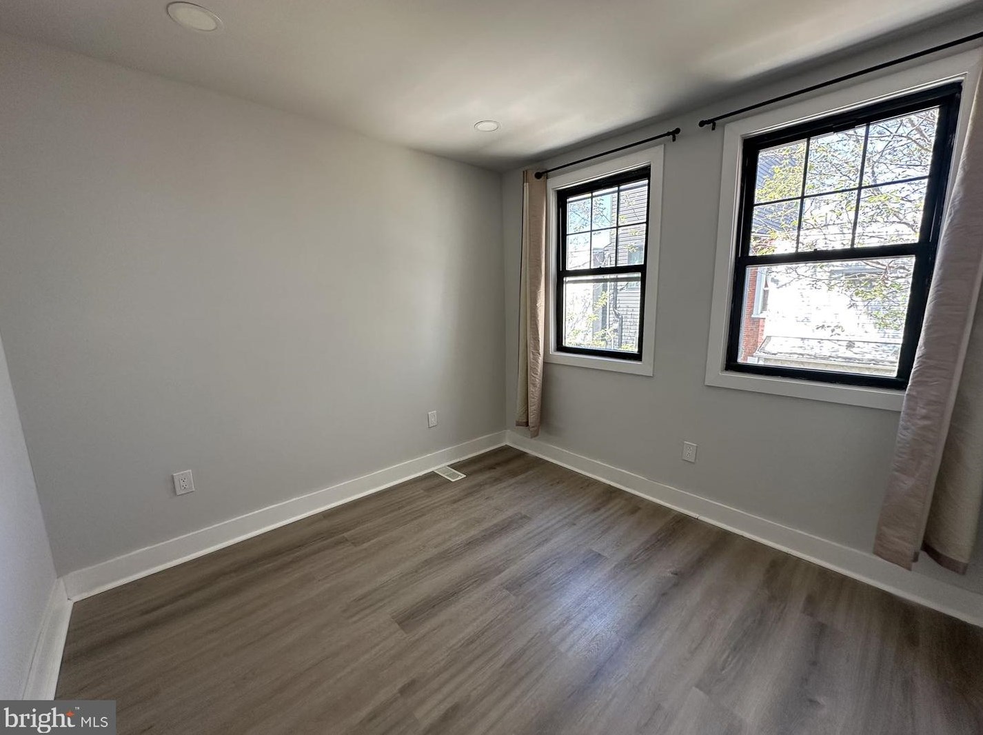 2135 Moore St, Philadelphia PA  19145-1914 exterior