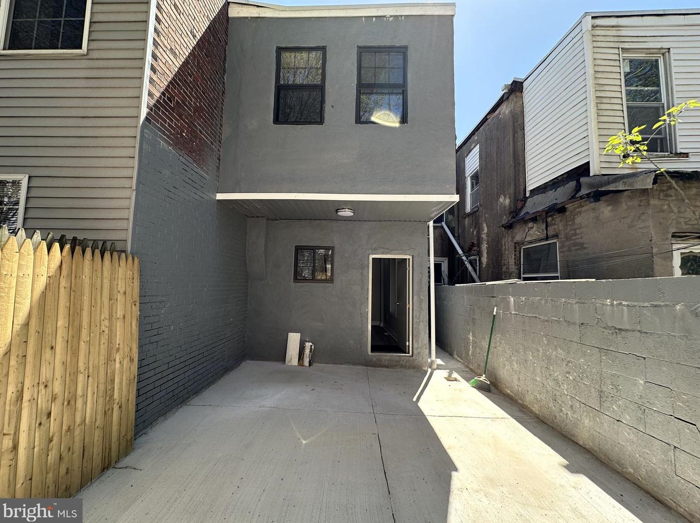 2135 Moore St, Philadelphia PA  19145-1914 exterior