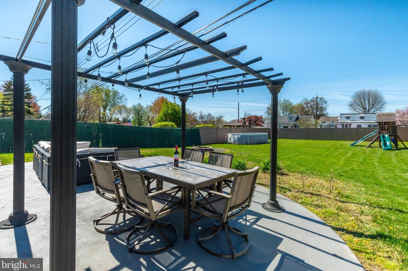 1112 Norwalk Rd, Philadelphia PA 19115-2512 exterior