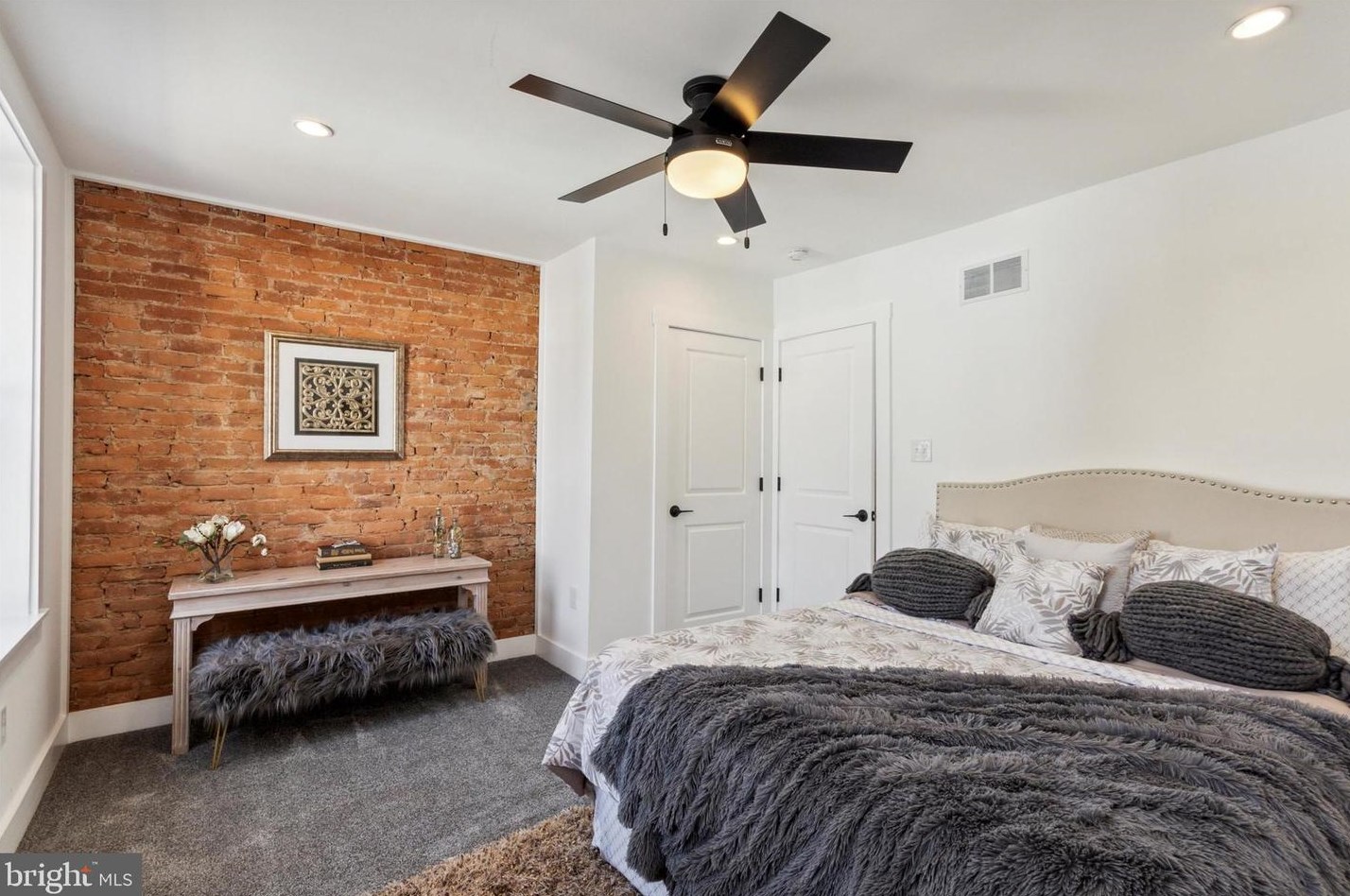 4526 Mitchell St, Philadelphia PA  19128-3318 exterior