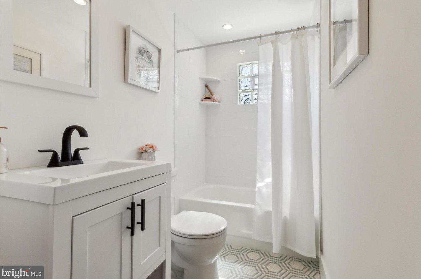 4526 Mitchell St, Philadelphia PA  19128-3318 exterior