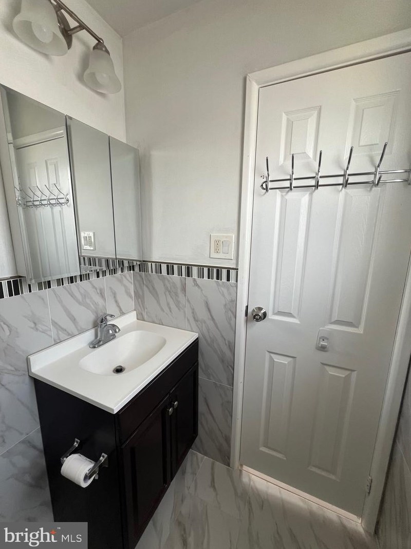 9946 Wingtip Rd, Philadelphia PA 19115-1708 exterior