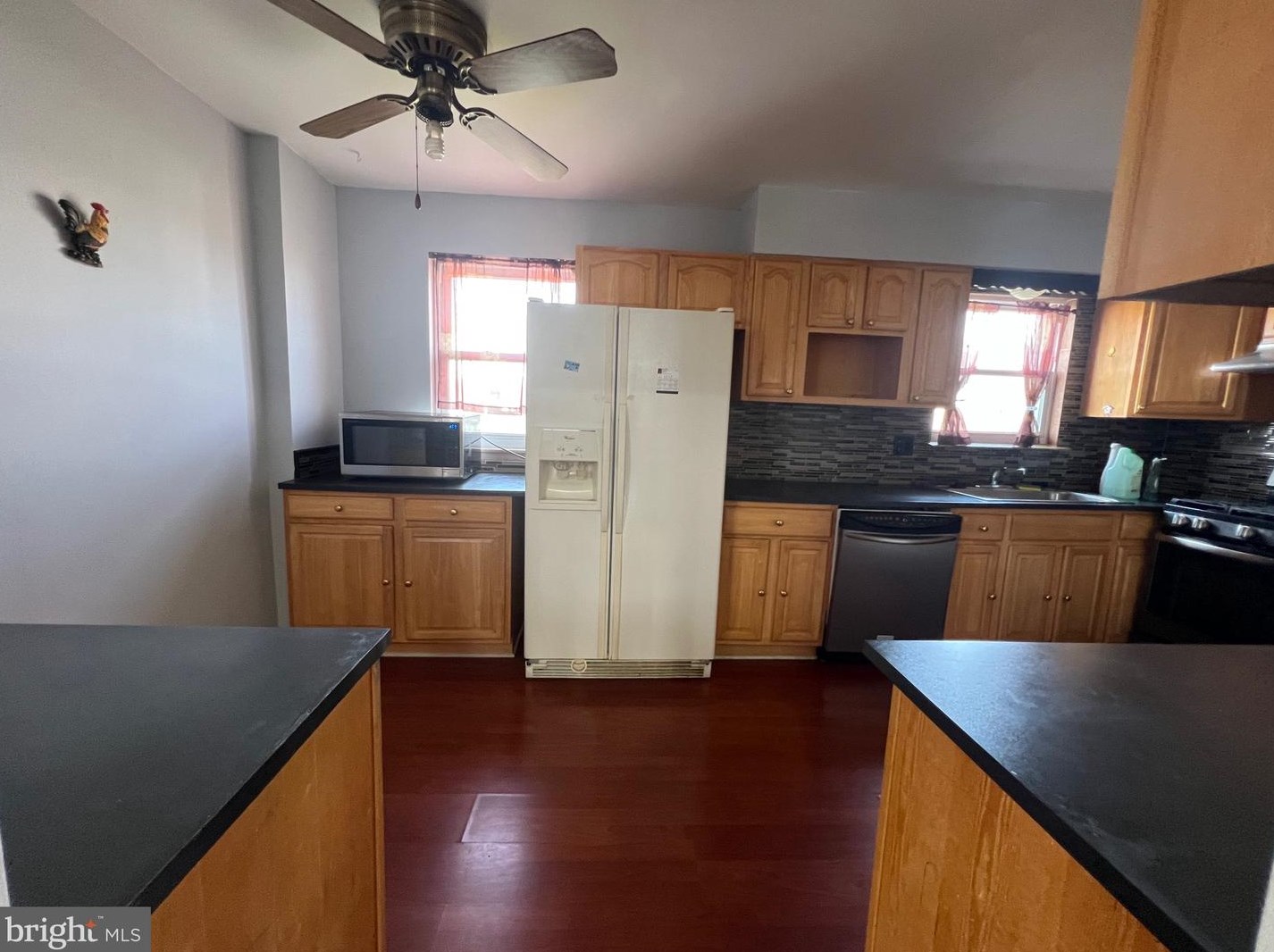 9946 Wingtip Rd, Philadelphia PA 19115-1708 exterior