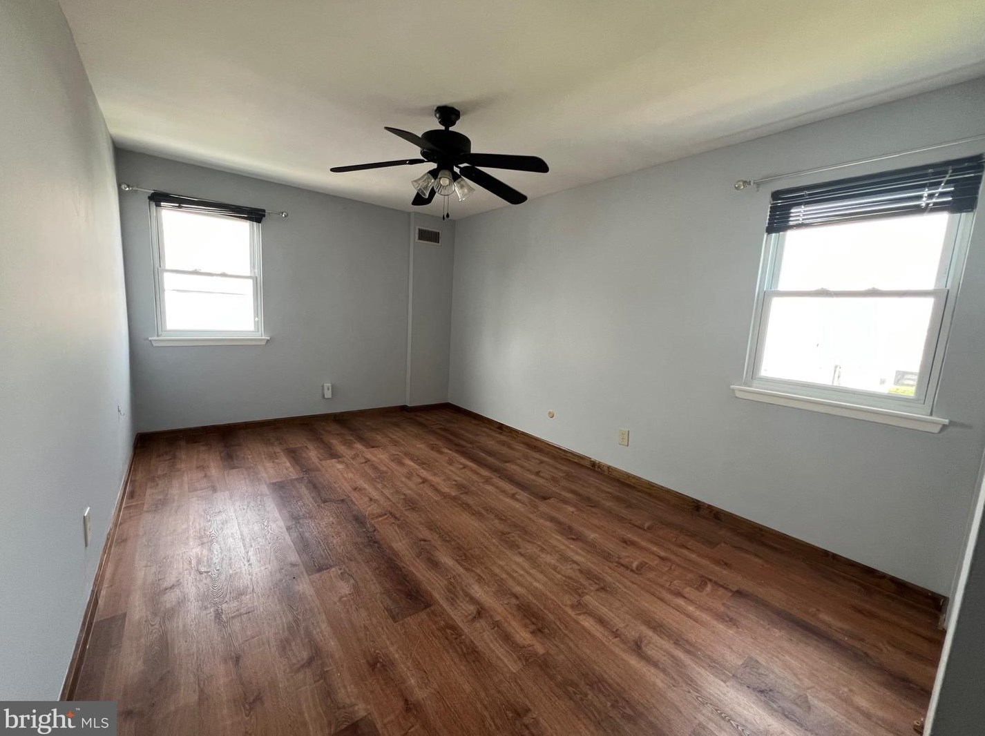 9946 Wingtip Rd, Philadelphia PA 19115-1708 exterior