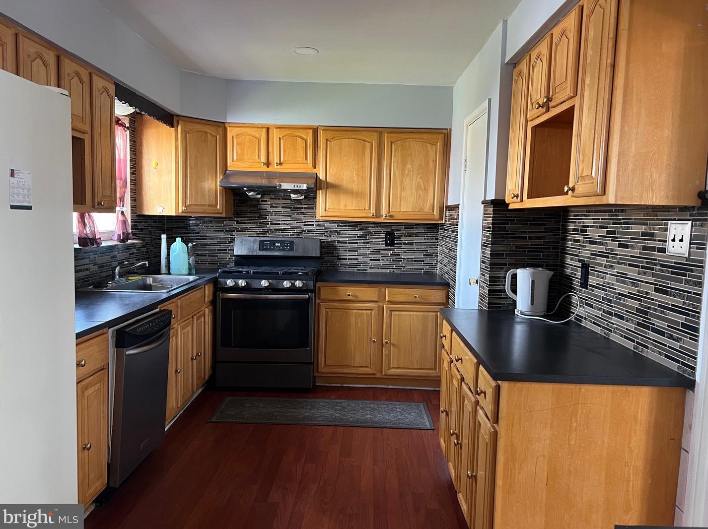 9946 Wingtip Rd, Philadelphia PA 19115-1708 exterior