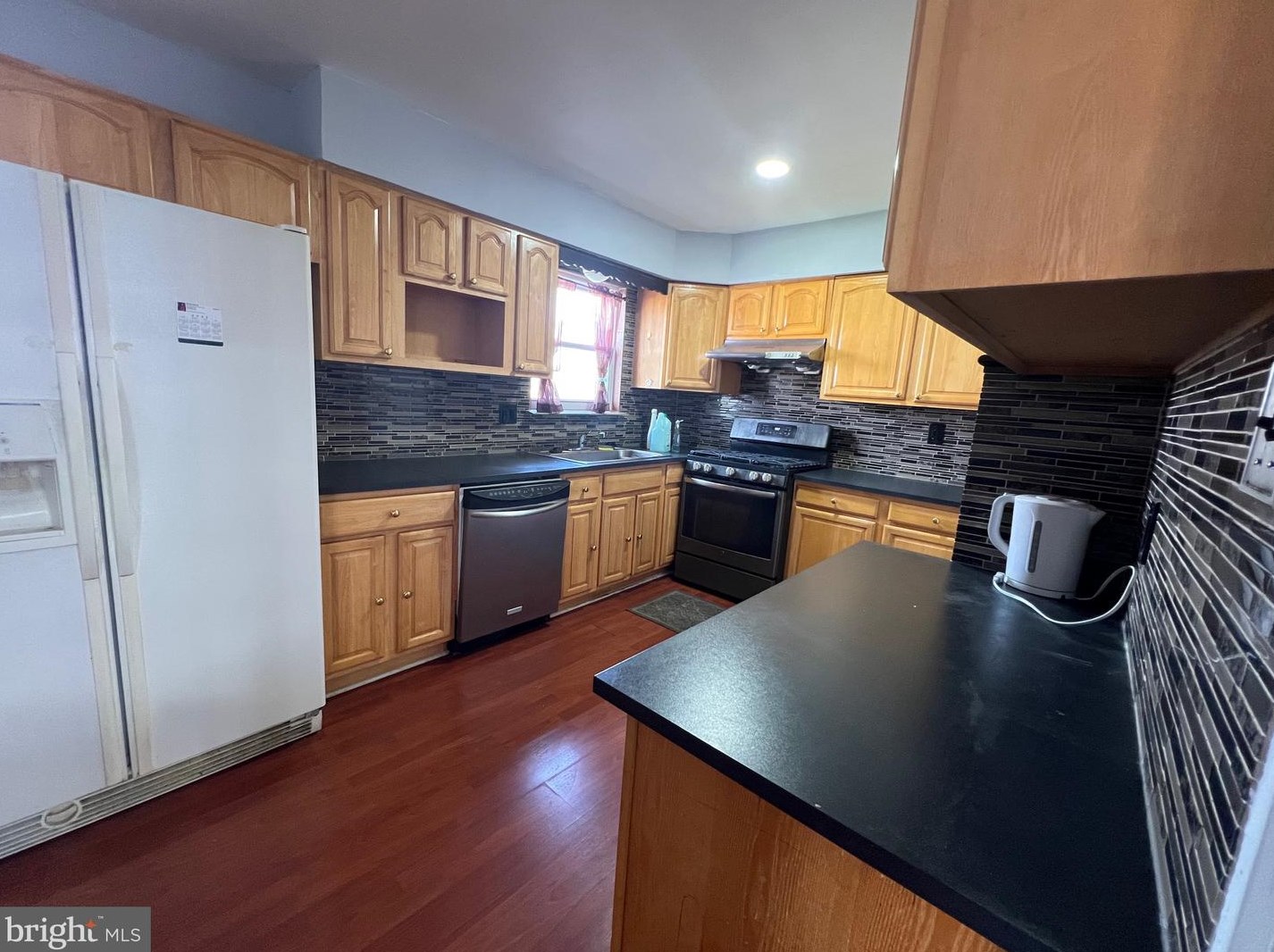 9946 Wingtip Rd, Philadelphia PA 19115-1708 exterior